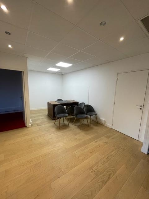 location local professionnel à LE BOUSCAT - 1 000 C.C. / mois